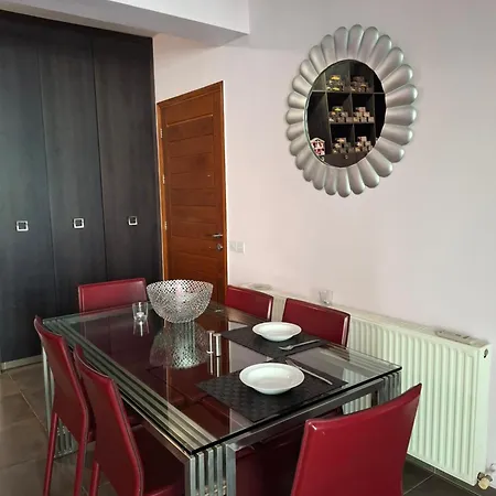 Private In Shared Downtown * 尼科西亚