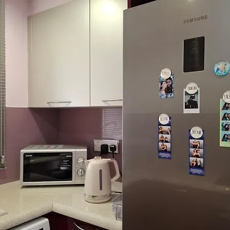 Private In Shared Downtown Проживание в семье Никосия