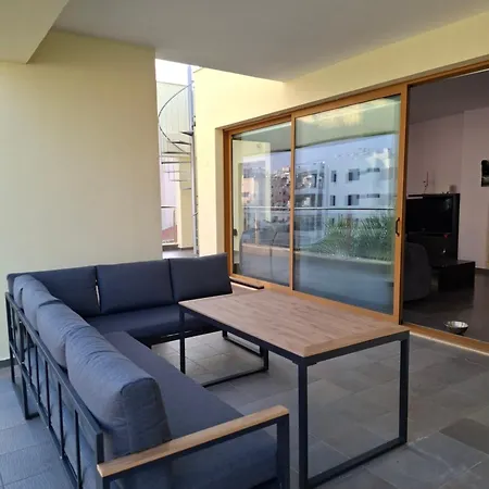 Проживание в семье Private In Shared Downtown *