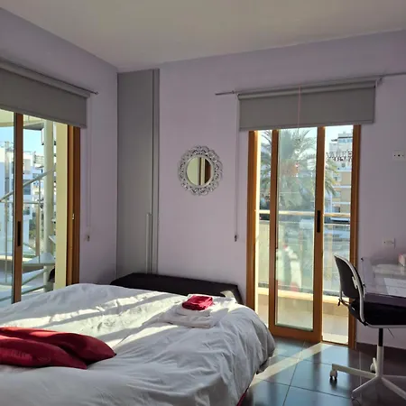 Проживание в семье Private In Shared Downtown *