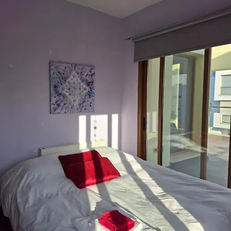 Private In Shared Downtown Проживание в семье