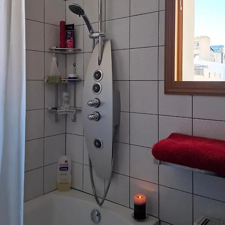 Проживание в семье Private In Shared Downtown
